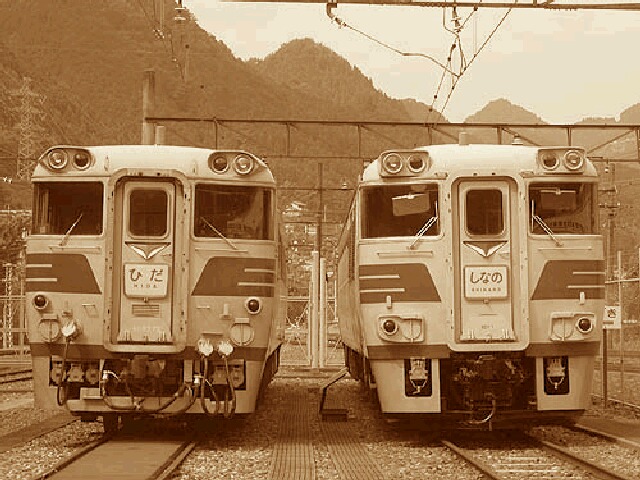 どすこいSports & 瓦版 撮り鉄の岡引(モノクロ)